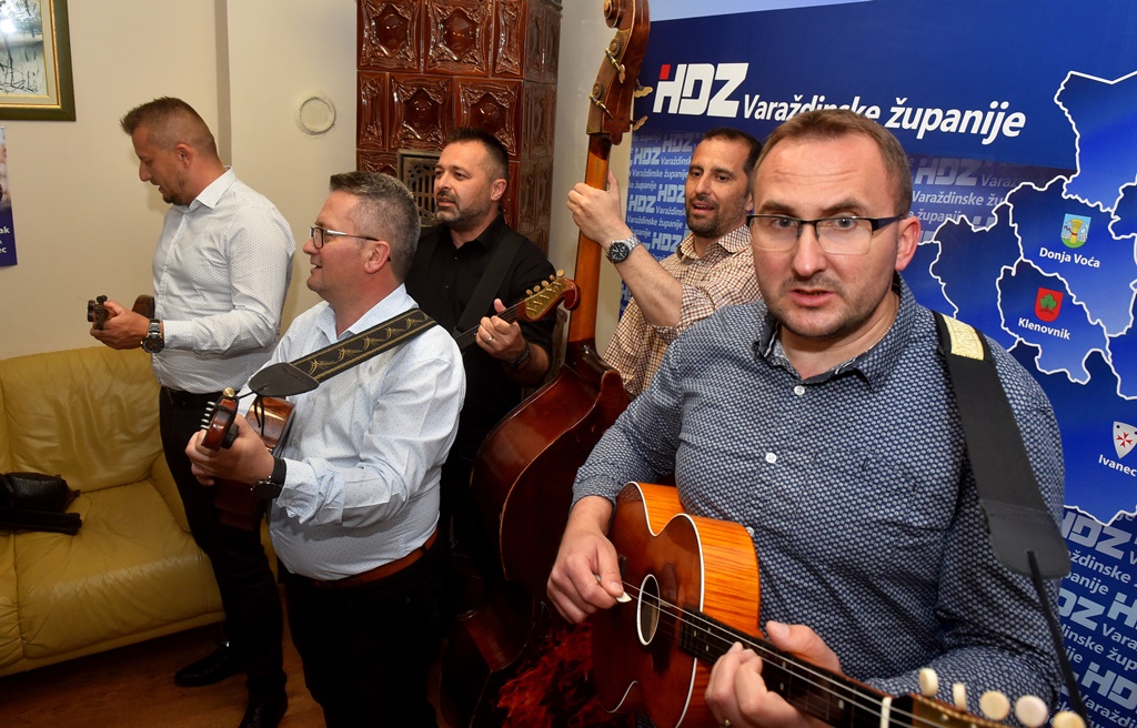 Image 4942826 (auto) Image 4942826 (auto)