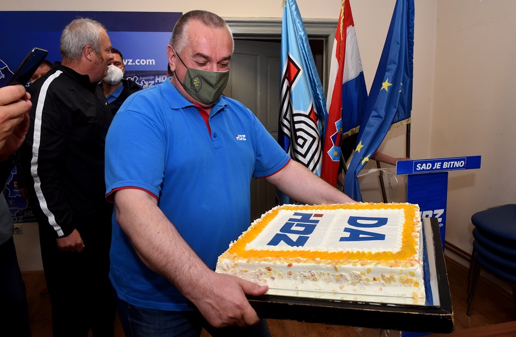 Image 4942828 (auto) Image 4942828 (auto)