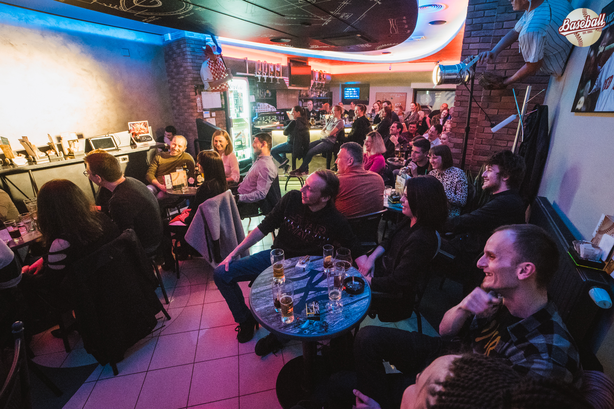 Studio smijeha u Baseball baru Studio smijeha u Baseball baru