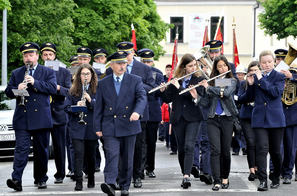 DAN VATROGASACA Varaždinski vatrogasci postrojeni prošli kroz grad i proslavili blagdan svetog Florijana, svog zaštitnika