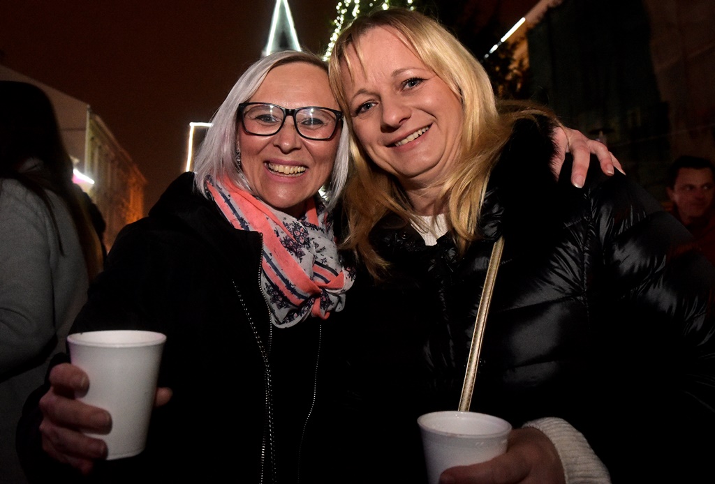 Vanna koncertom na Korzu otvorila Advent u Varaždinu Vanna koncertom na Korzu otvorila Advent u Varaždinu