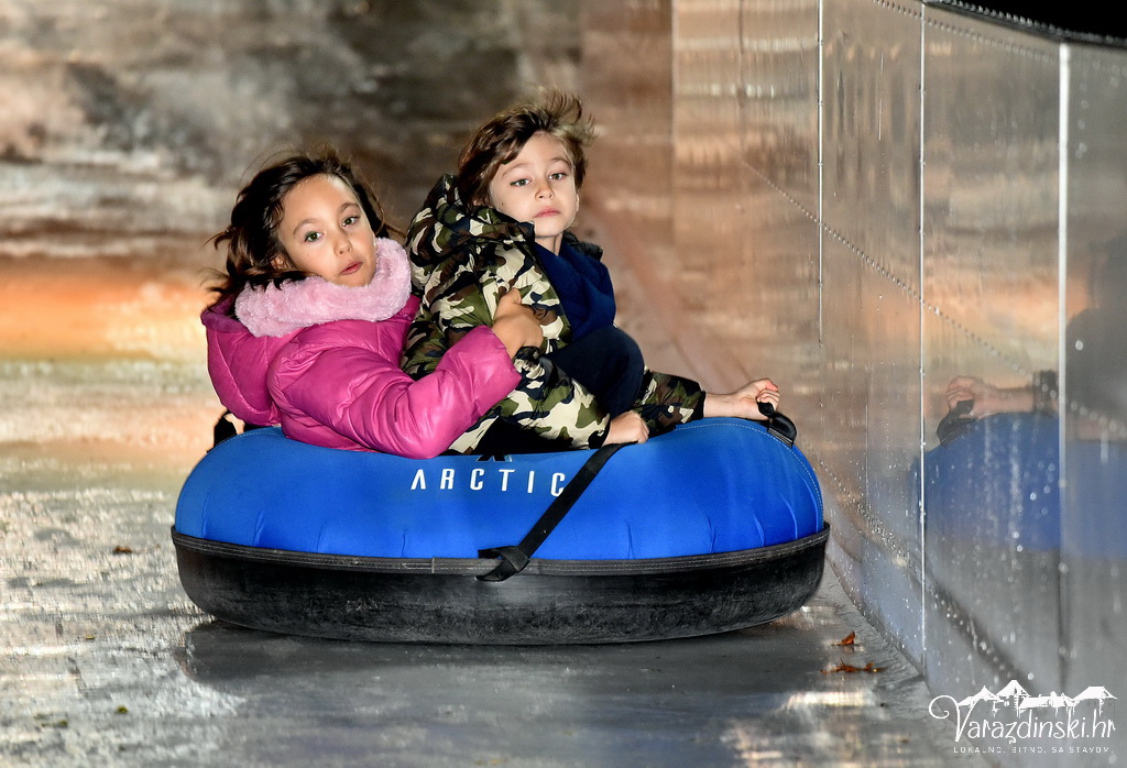 Ledena čarolija na Starom gradu, klizalište, ledeni tobogan,