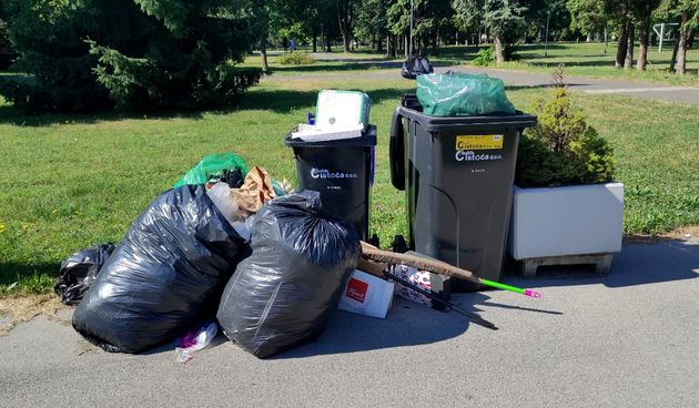 otpad, smeće, crna kanta