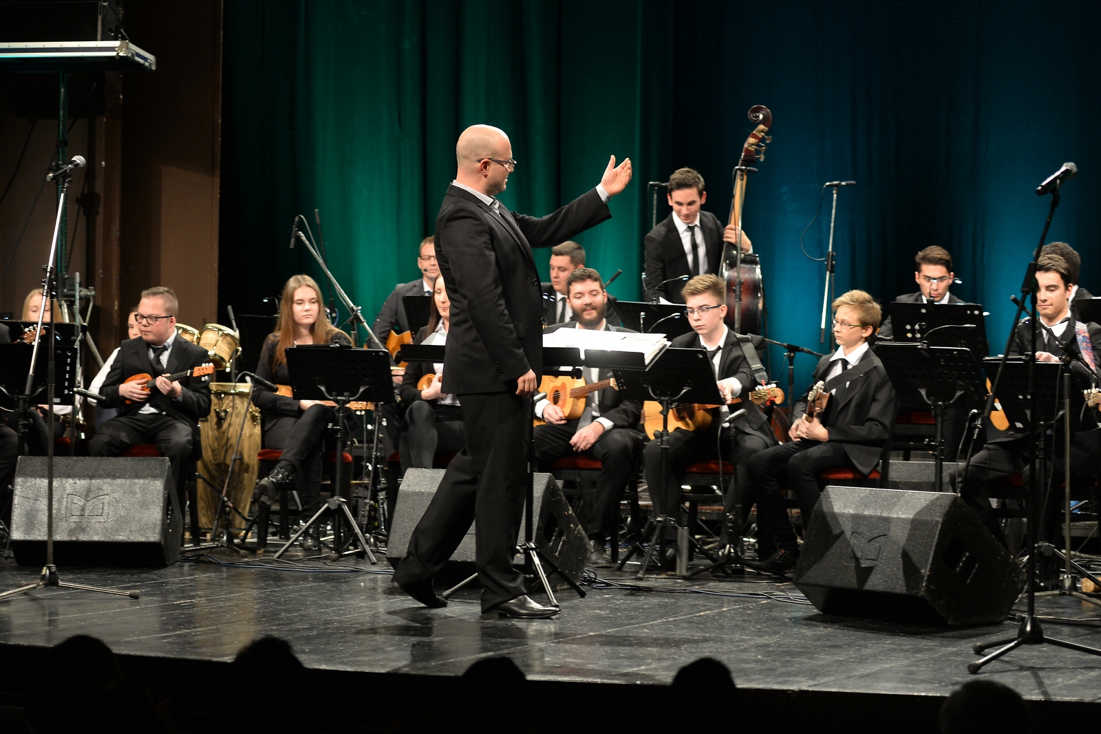 GLAZBENA ‘POSLASTICA’ Tamburaški orkestar varaždinskog CTK-a i Đani Stipaničev oduševili publiku u varaždinskom HNK GLAZBENA ‘POSLASTICA’ Tamburaški orkestar varaždinskog CTK-a i Đani Stipaničev oduševili publiku u varaždinskom HNK