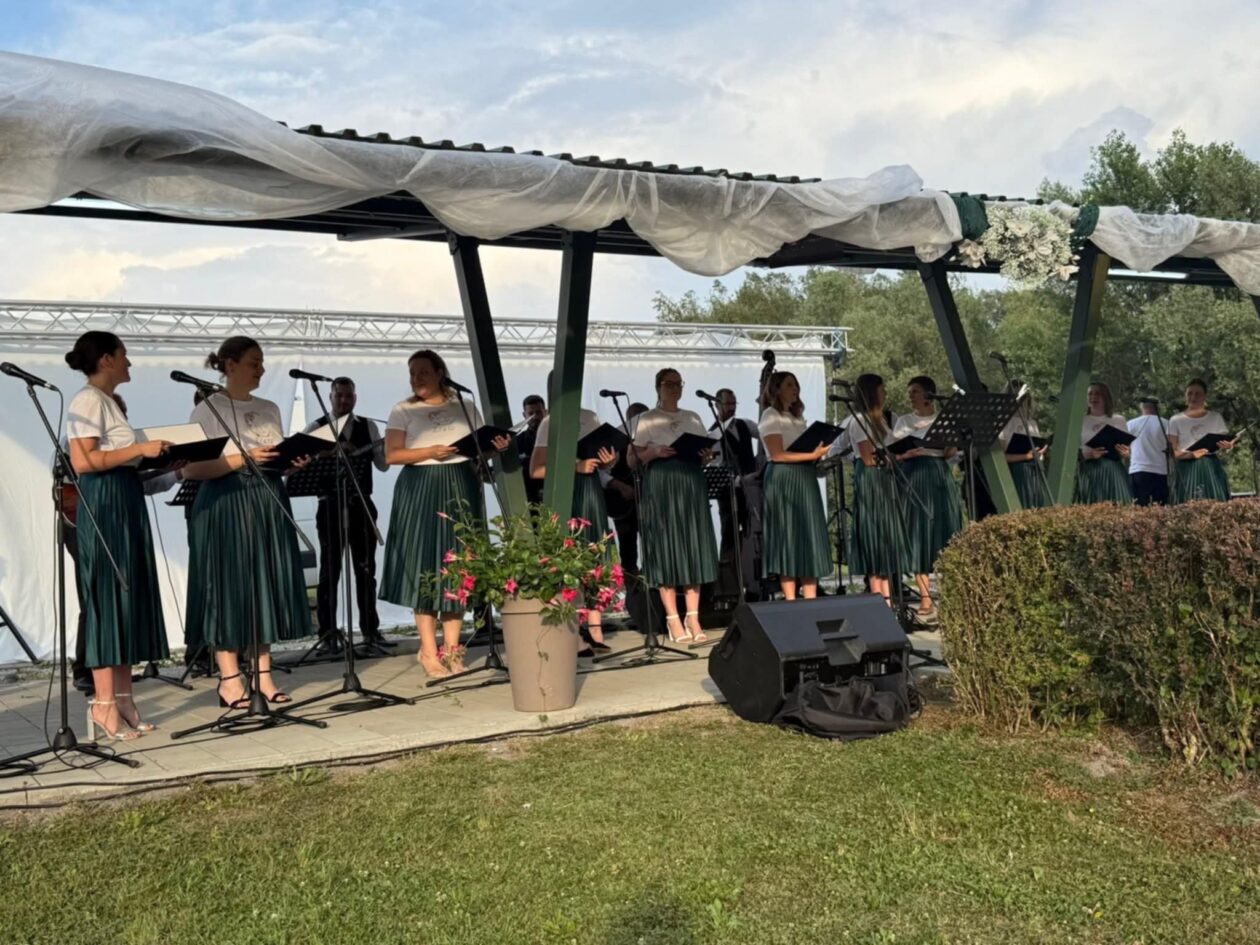 6e2f3292-1c50-4443-9dcf-daa98533b859 6e2f3292-1c50-4443-9dcf-daa98533b859