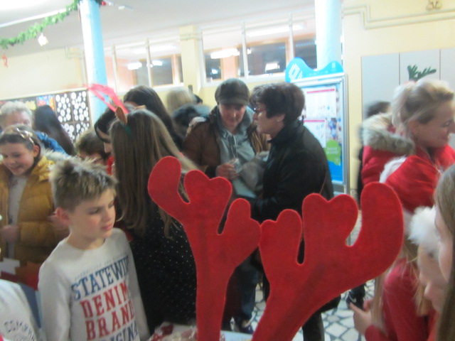 Božićni sajam u V. osnovnoj školi