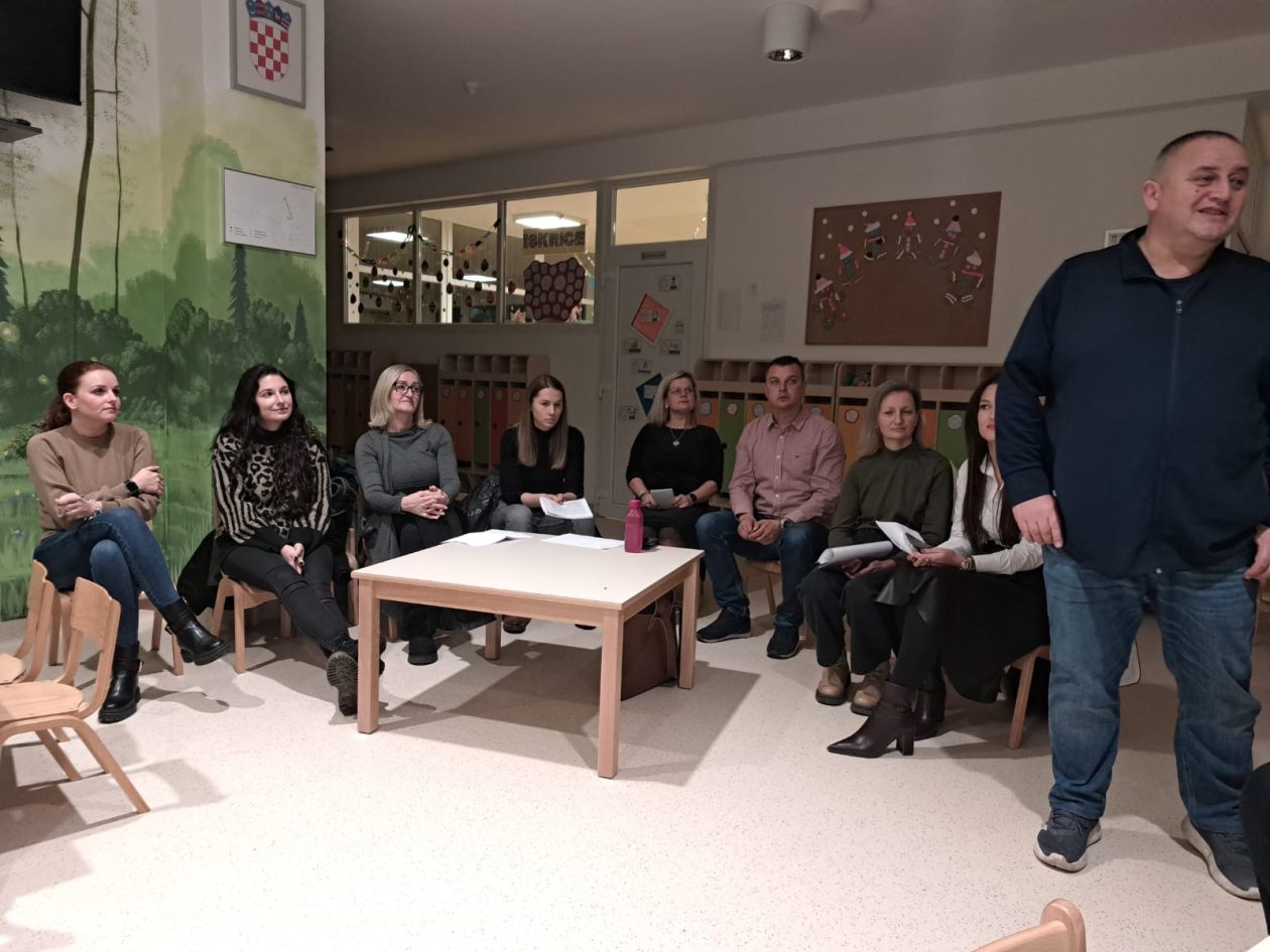 7bbed18d-9953-451e-8823-43bef6bf99ed