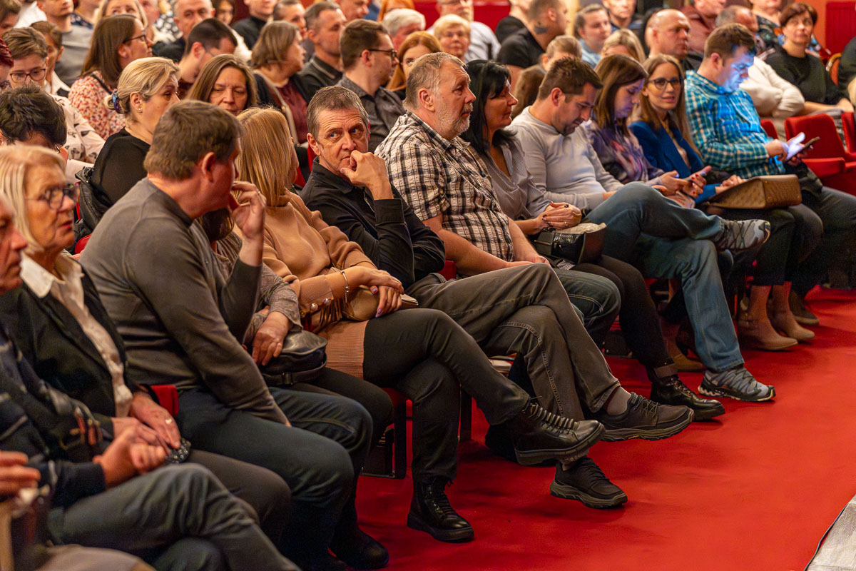 Gola istina – Alex i Bara