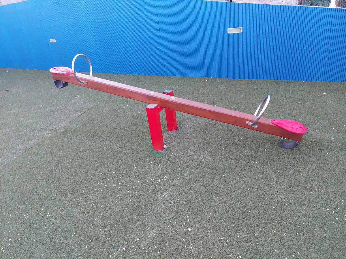 8. klackalica obična za dvoje djece