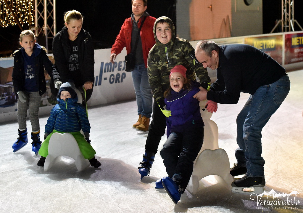 Ledena čarolija na Starom gradu, klizalište, ledeni tobogan,