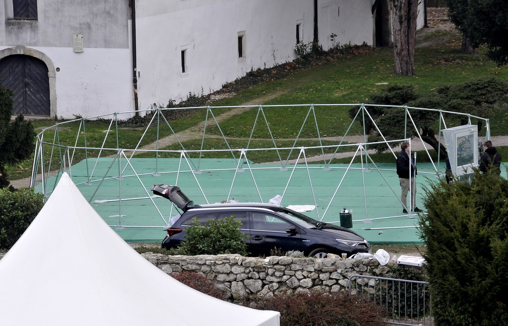 Montaža iglu barova, klizališta i ledenog tobogana