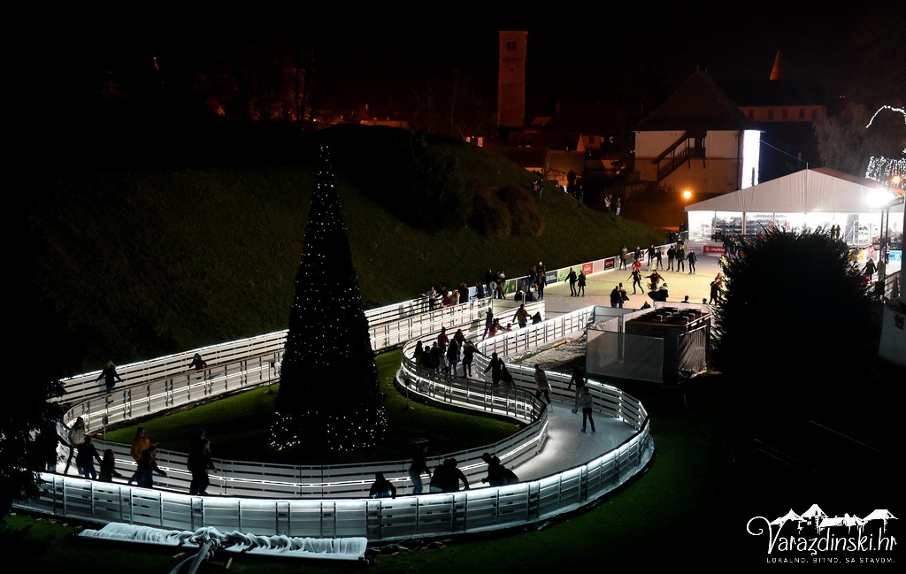 Ledena čarolija na Starom gradu, klizalište, ledeni tobogan,