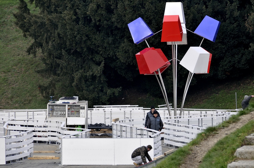 Advent u Varaždinu – radovi na postavljanju klizališta