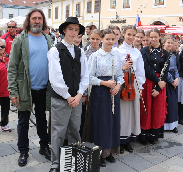 Image 3612415 (auto) Image 3612415 (auto)