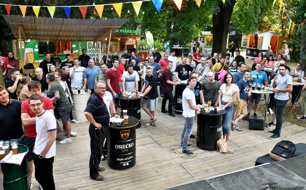 Biergarten 15.6.2022. Open air pub quiz by Darac