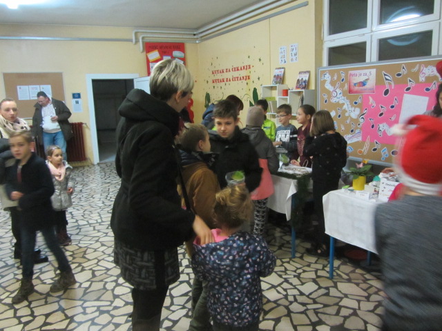 Božićni sajam u V. osnovnoj školi