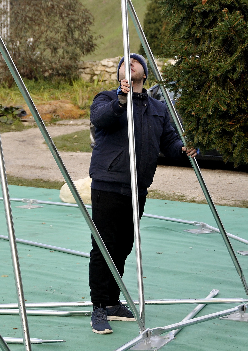 Montaža iglu barova, klizališta i ledenog tobogana