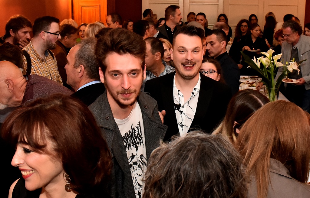 Mačka na vrućem limenom krovu