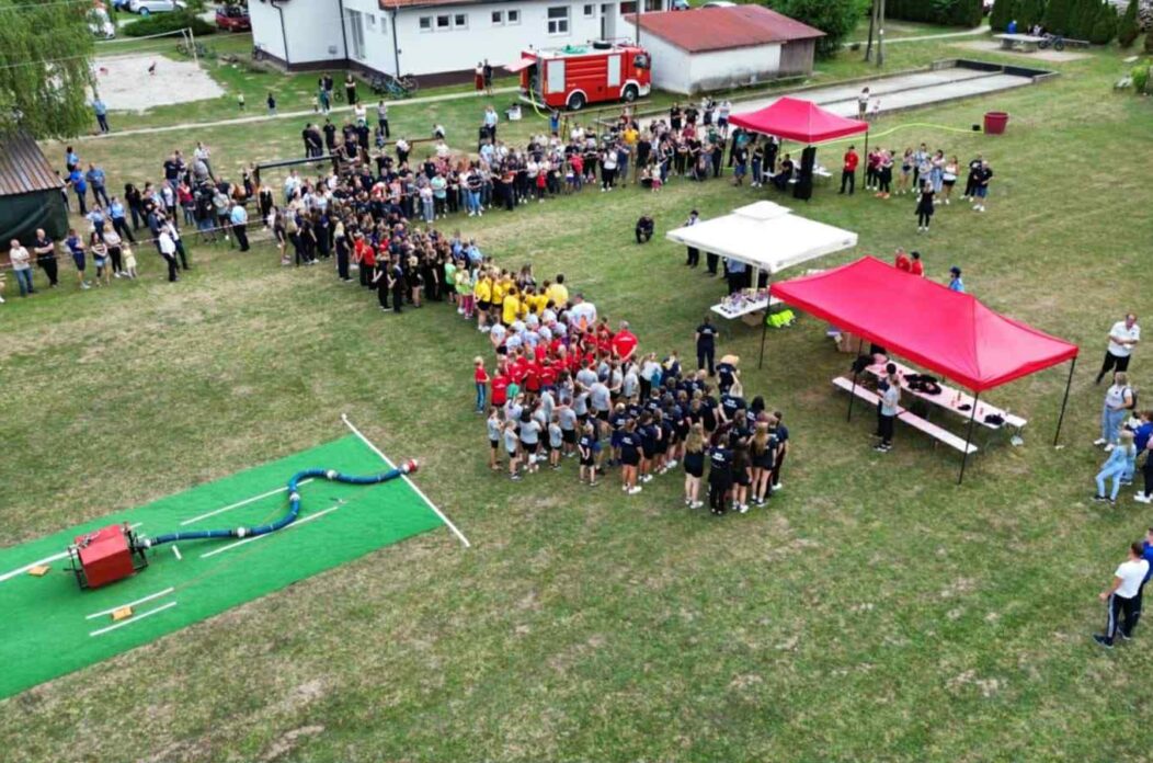 8ad9dcd8-69d6-46ae-a86a-421f6c87c1d0 8ad9dcd8-69d6-46ae-a86a-421f6c87c1d0