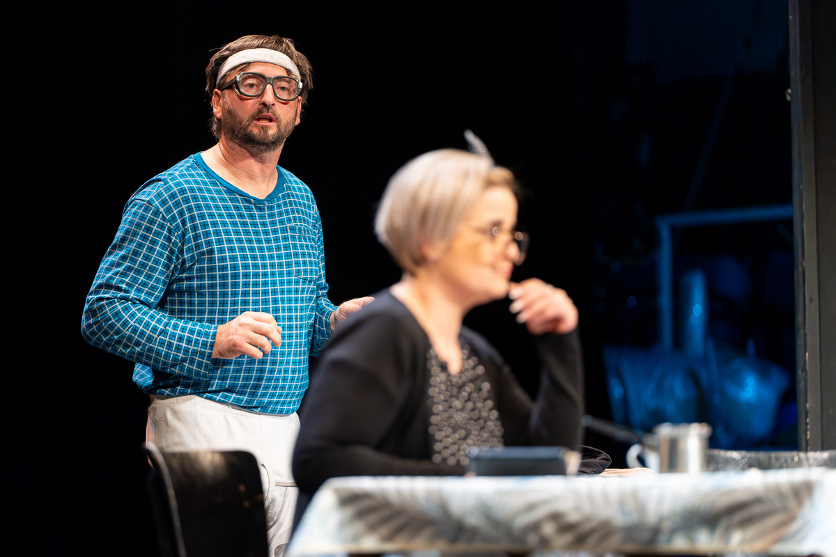 Gola istina – Alex i Bara