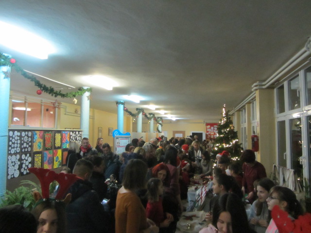 Božićni sajam u V. osnovnoj školi