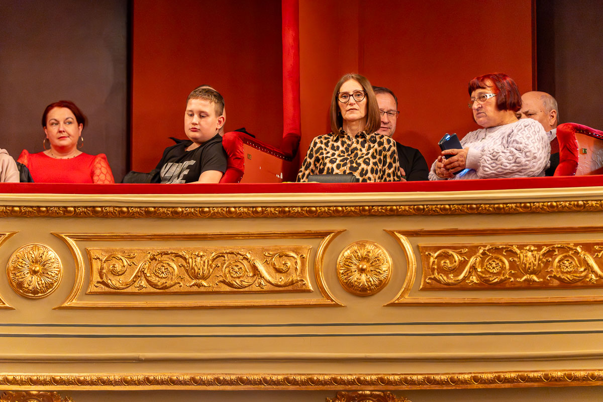 Gola istina – Alex i Bara