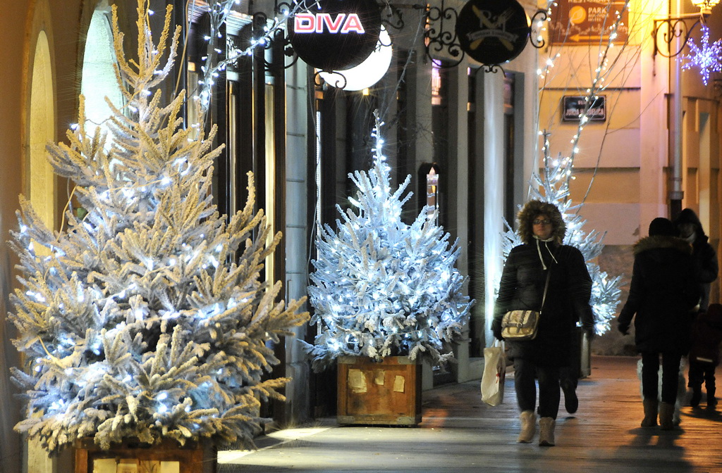 Povodom otvorenja Adventa u Varaždinu upaljeno tisuće lampica