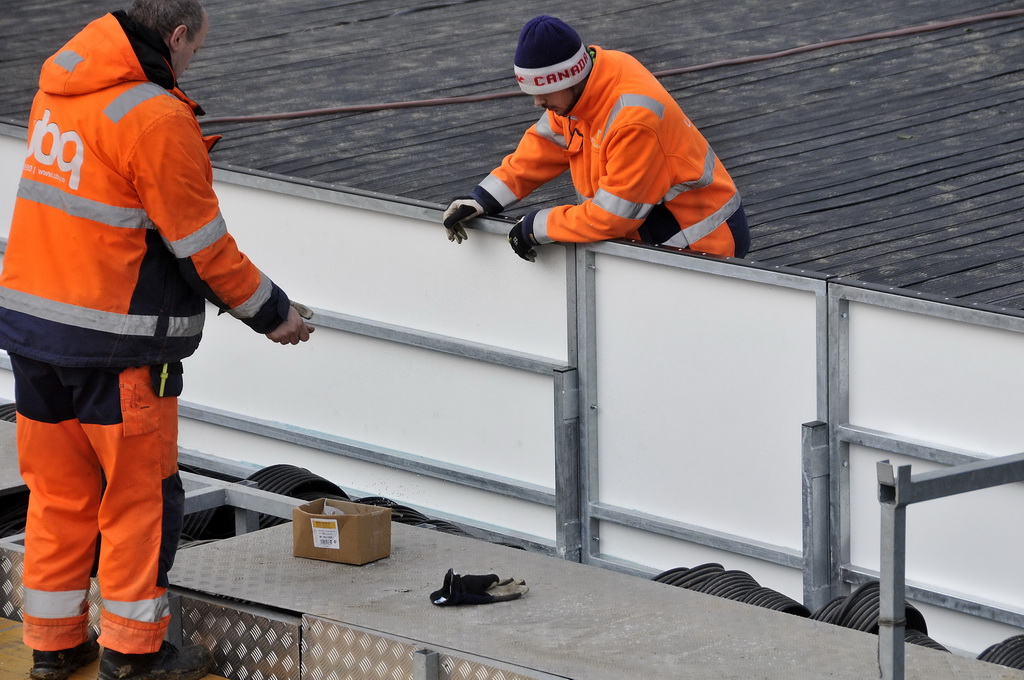 Advent u Varaždinu – radovi na postavljanju klizališta