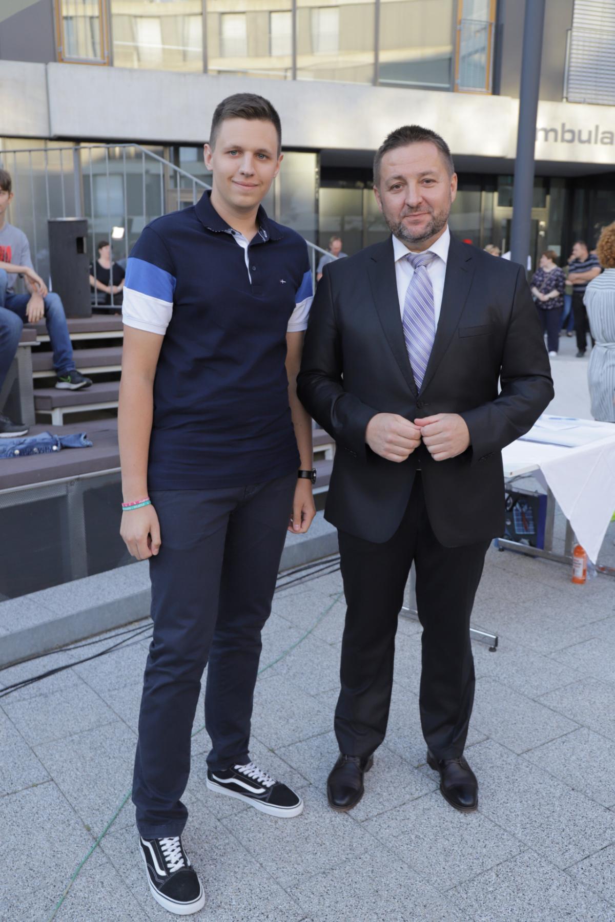 Image 5418876 (auto) Image 5418876 (auto)