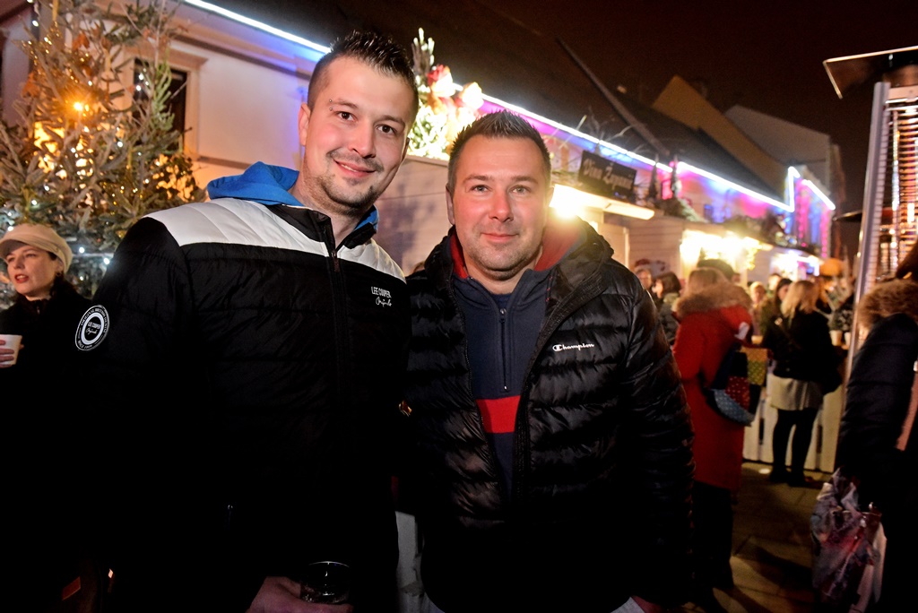 Vanna koncertom na Korzu otvorila Advent u Varaždinu Vanna koncertom na Korzu otvorila Advent u Varaždinu