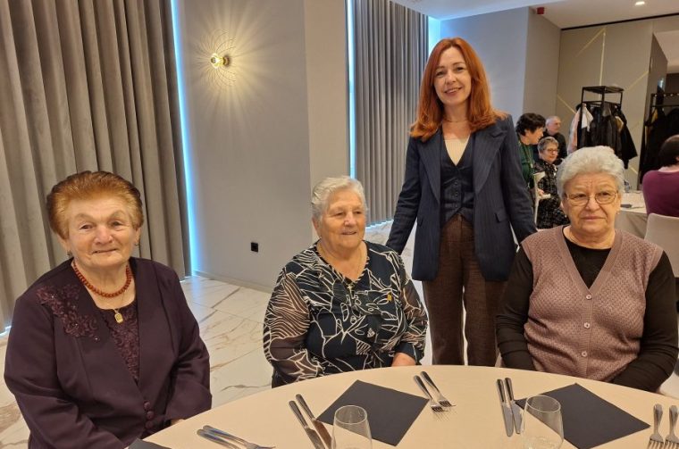 9bf01e2c65c8b2492ef502cdf3ac8dc4_XL