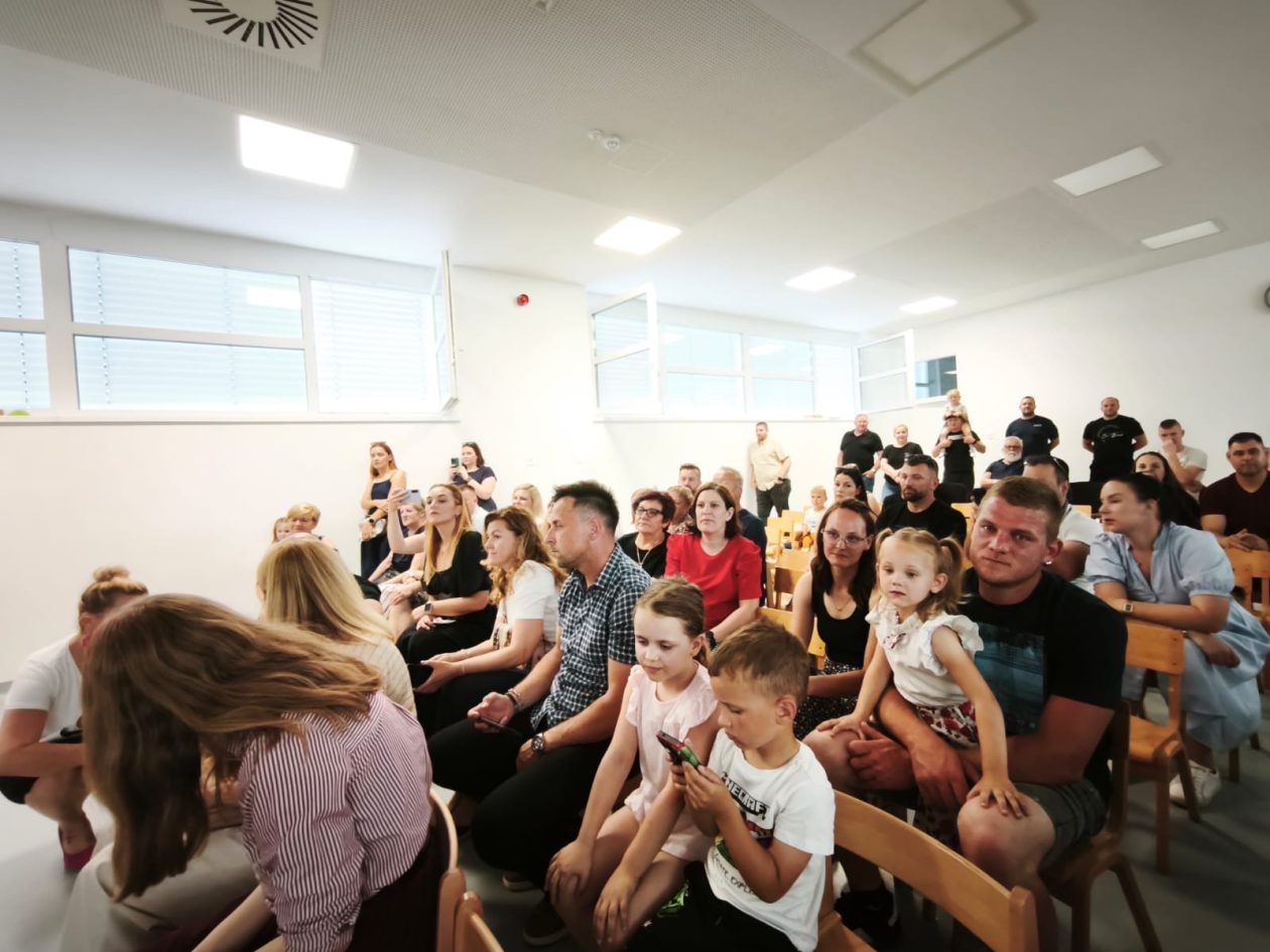 CED9FCDC-3D7E-4CE3-B56A-F57B1C84B19D CED9FCDC-3D7E-4CE3-B56A-F57B1C84B19D