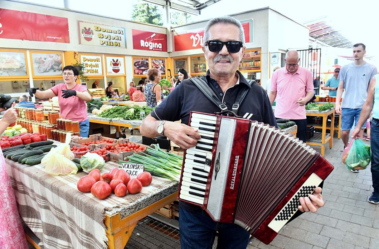 Dan zimnice Gradska tržnica (10) Dan zimnice Gradska tržnica (10)