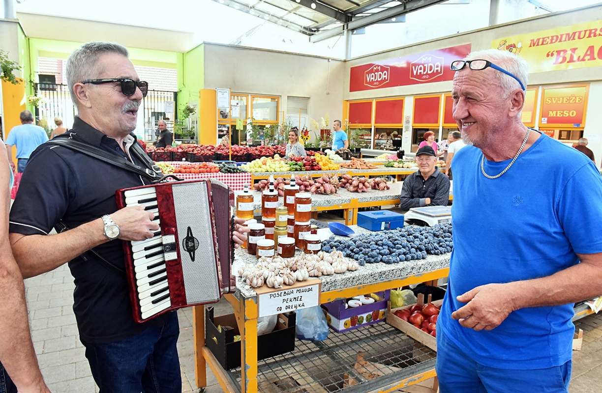 Dan zimnice Gradska tržnica (11) Dan zimnice Gradska tržnica (11)