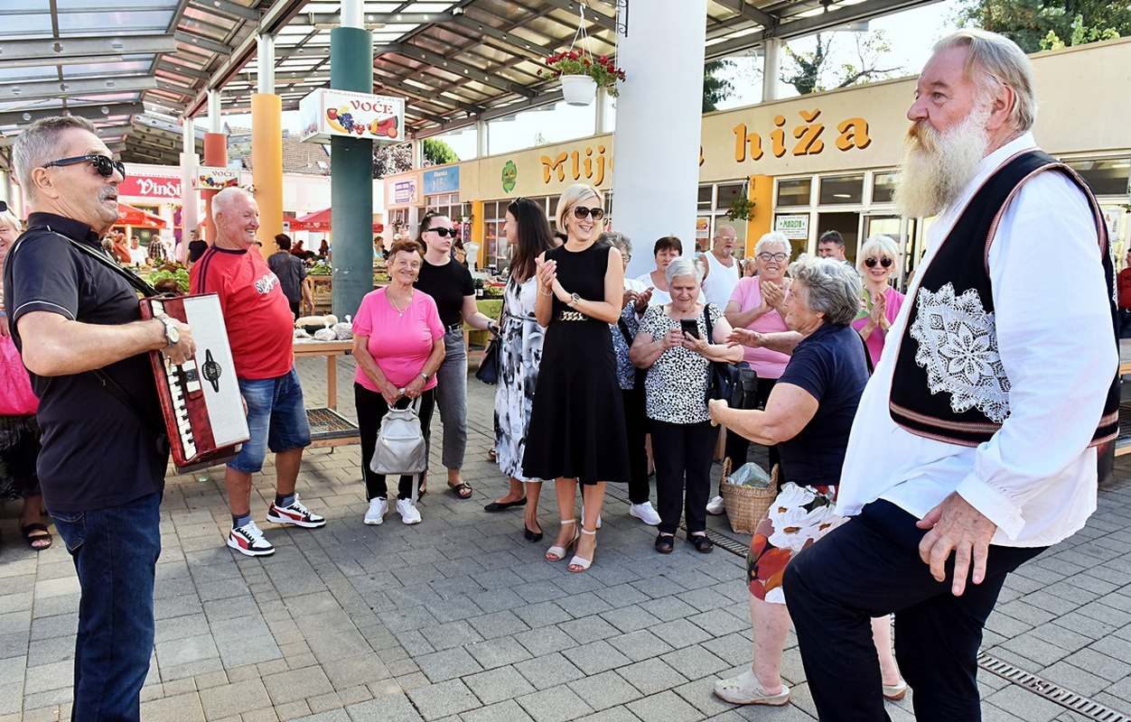 Dan zimnice Gradska tržnica (18) Dan zimnice Gradska tržnica (18)