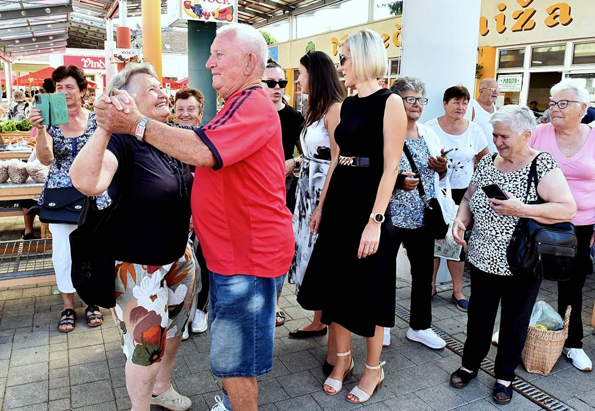 Dan zimnice Gradska tržnica (19) Dan zimnice Gradska tržnica (19)