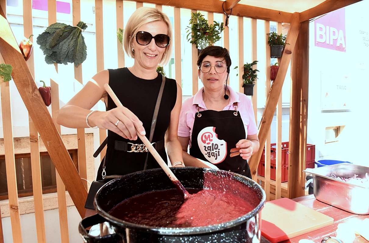 Dan zimnice Gradska tržnica (9) Dan zimnice Gradska tržnica (9)