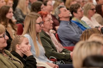 Dan_zena_predstava_HNK (15)