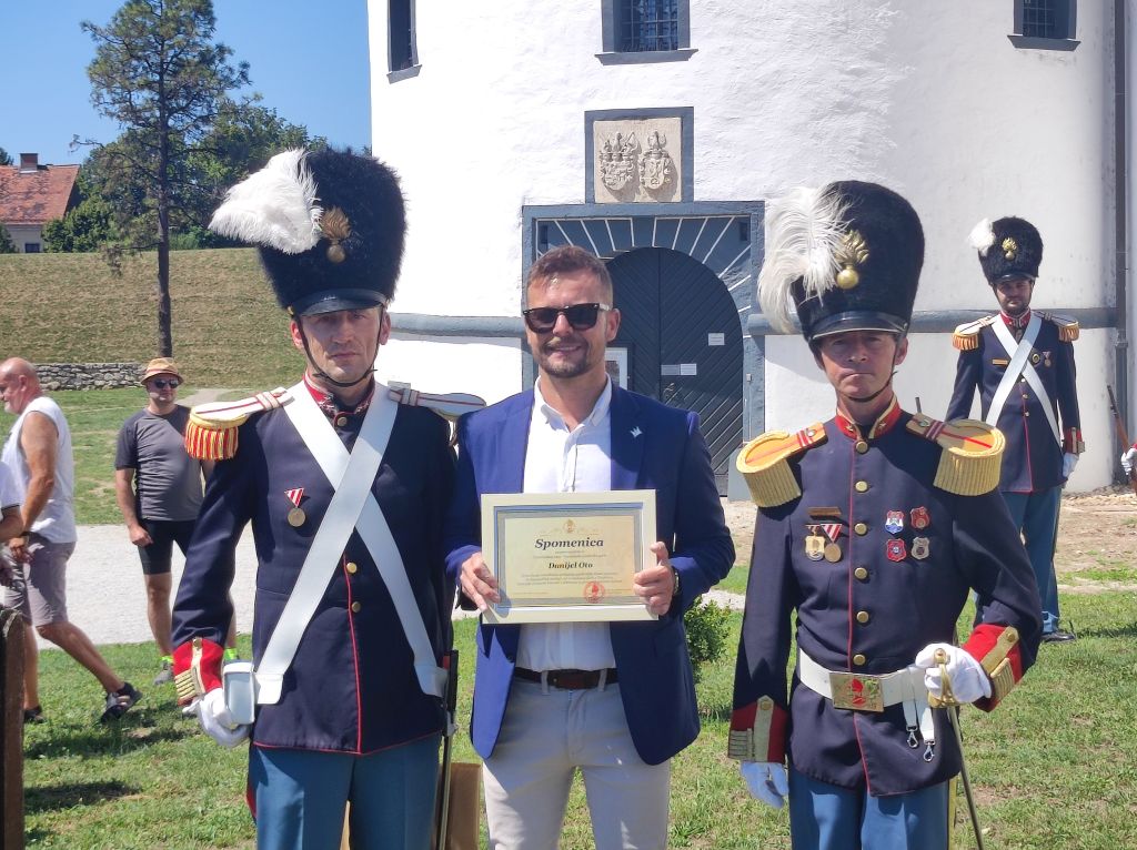 Danijel Oto Glasni pucanj004