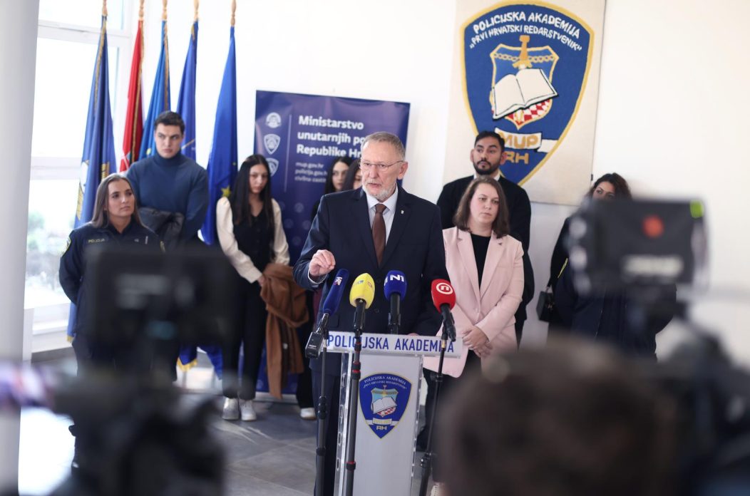 Zagreb: Ministar Božinović sastao se sa pripadnicima romske manjine u Policijskoj akademiji