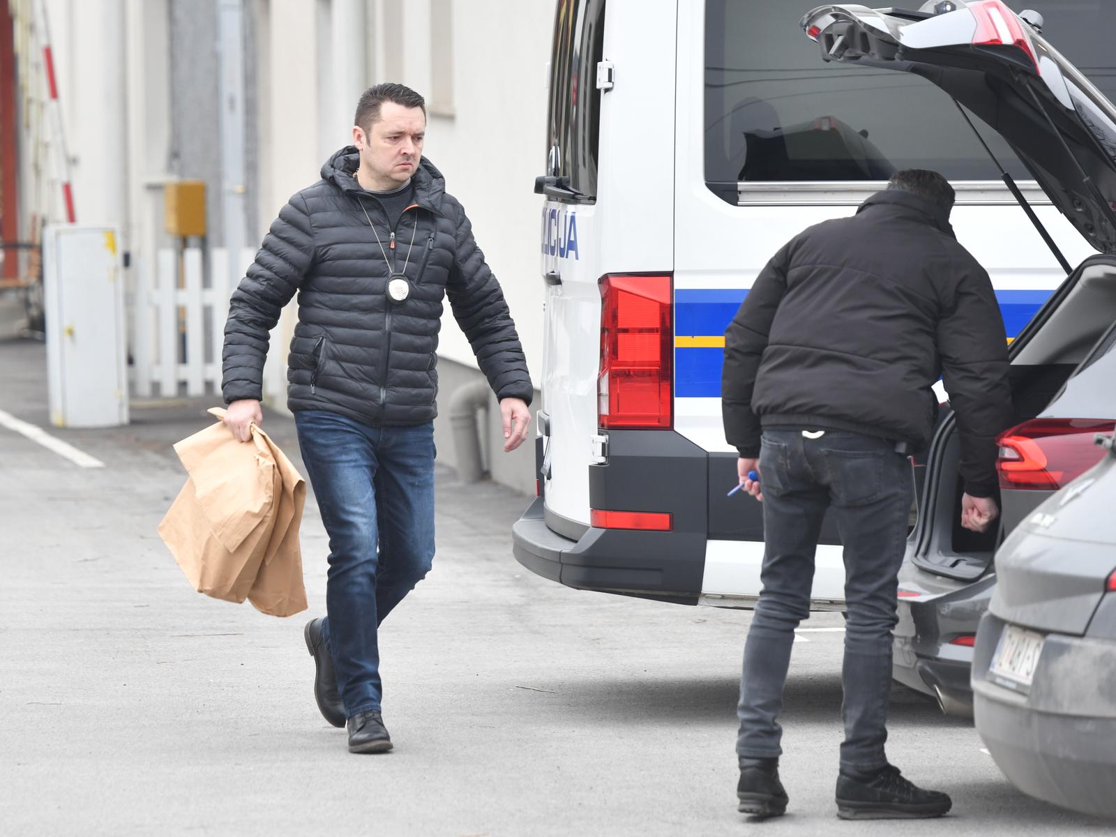 Babinec: Policija ispred Doma za starije Sv. Ana u vlasništvu Barbare Antolić Vupore Babinec: Policija ispred Doma za starije Sv. Ana u vlasništvu Barbare Antolić Vupore