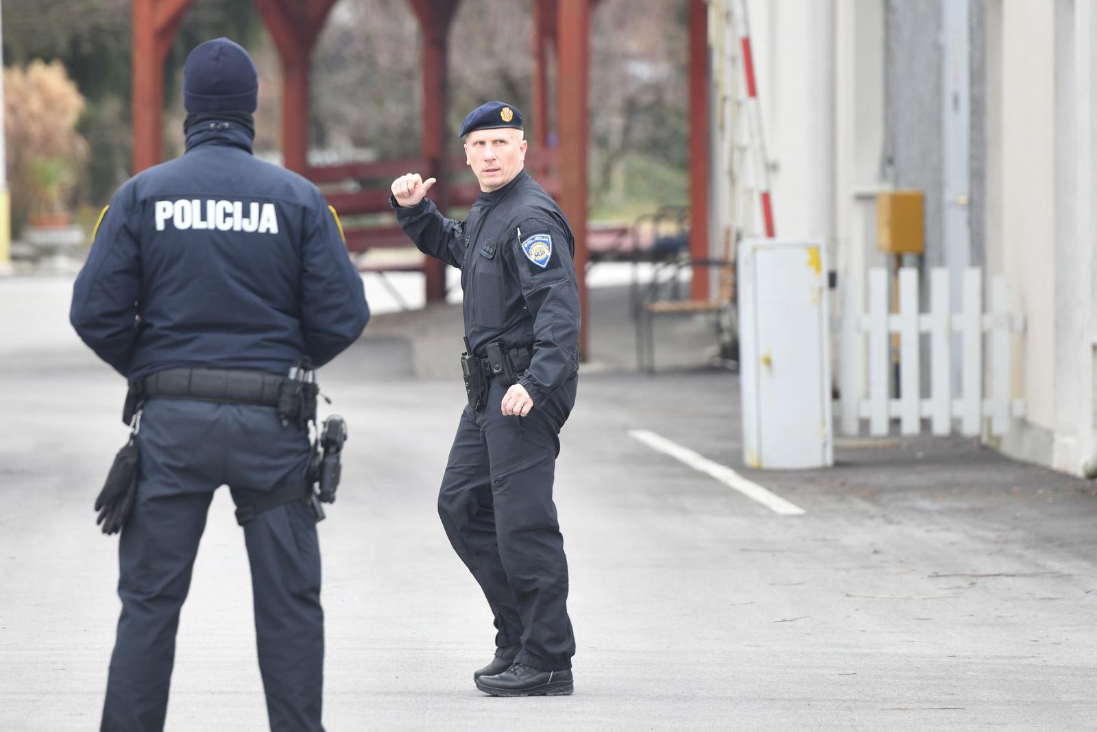 Babinec: Policija ispred Doma za starije Sv. Ana u vlasništvu Barbare Antolić Vupore Babinec: Policija ispred Doma za starije Sv. Ana u vlasništvu Barbare Antolić Vupore