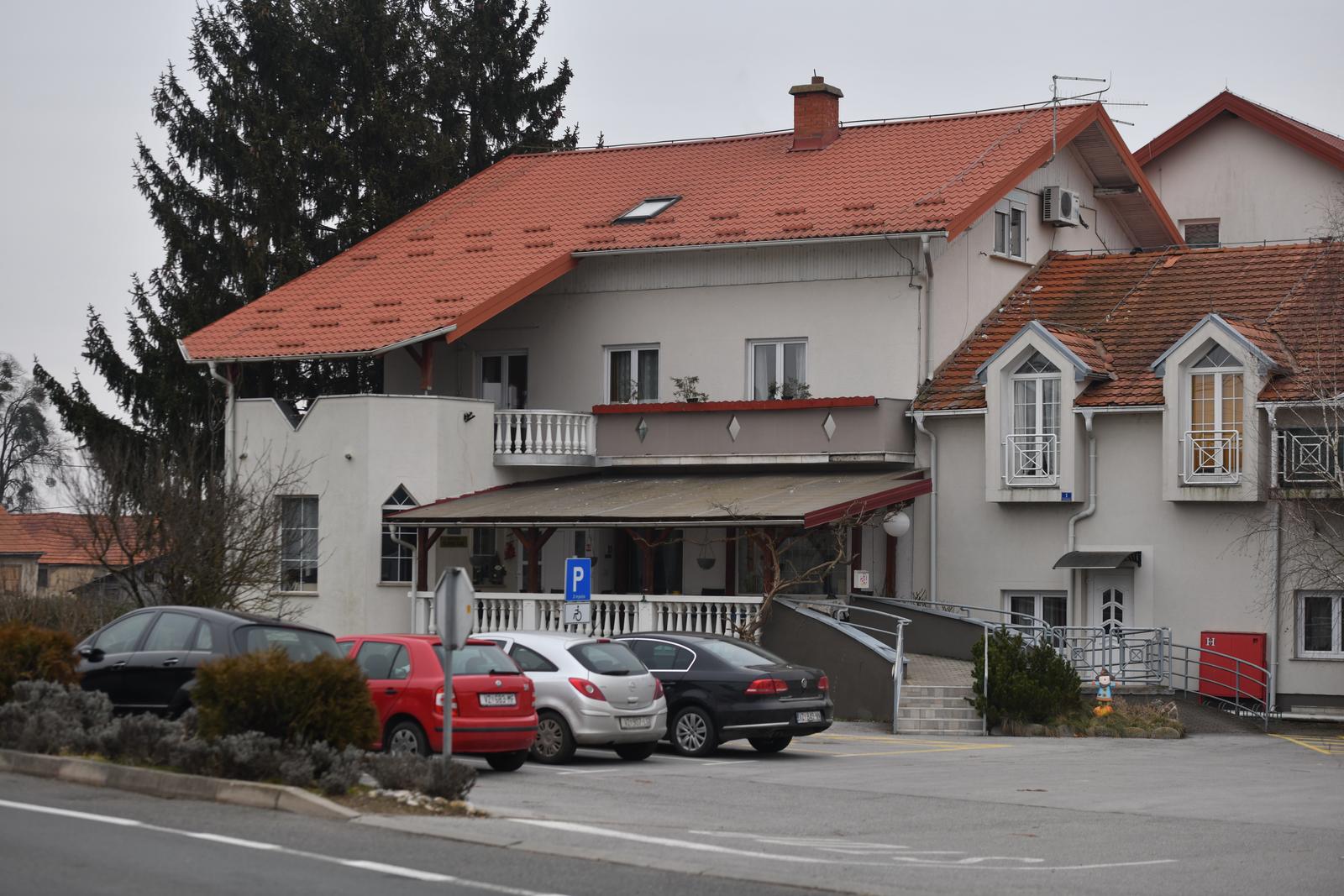 Babinec: Policija ispred Doma za starije Sv. Ana u vlasništvu Barbare Antolić Vupore Babinec: Policija ispred Doma za starije Sv. Ana u vlasništvu Barbare Antolić Vupore