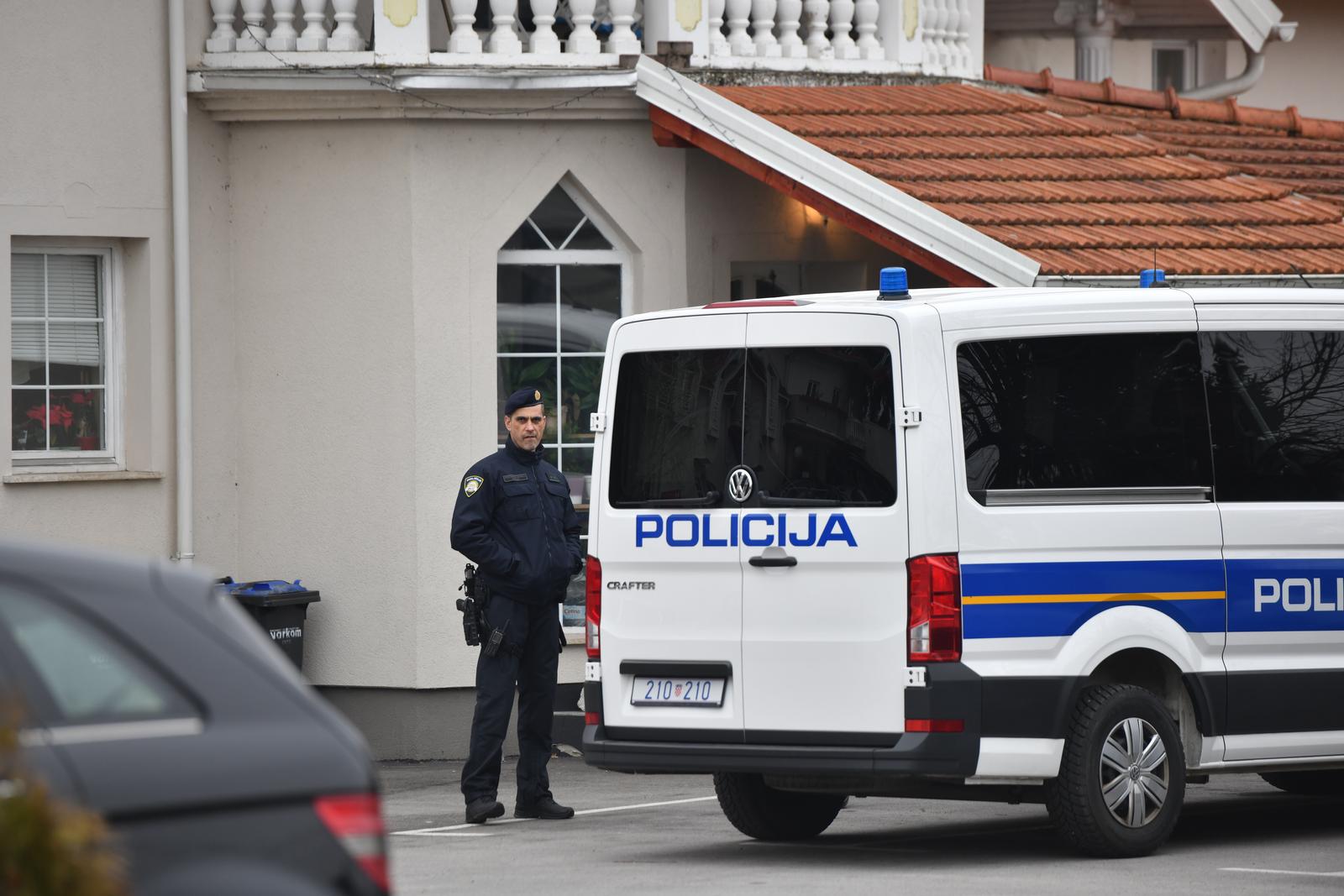 Babinec: Policija ispred Doma za starije Sv. Ana u vlasništvu Barbare Antolić Vupore Babinec: Policija ispred Doma za starije Sv. Ana u vlasništvu Barbare Antolić Vupore