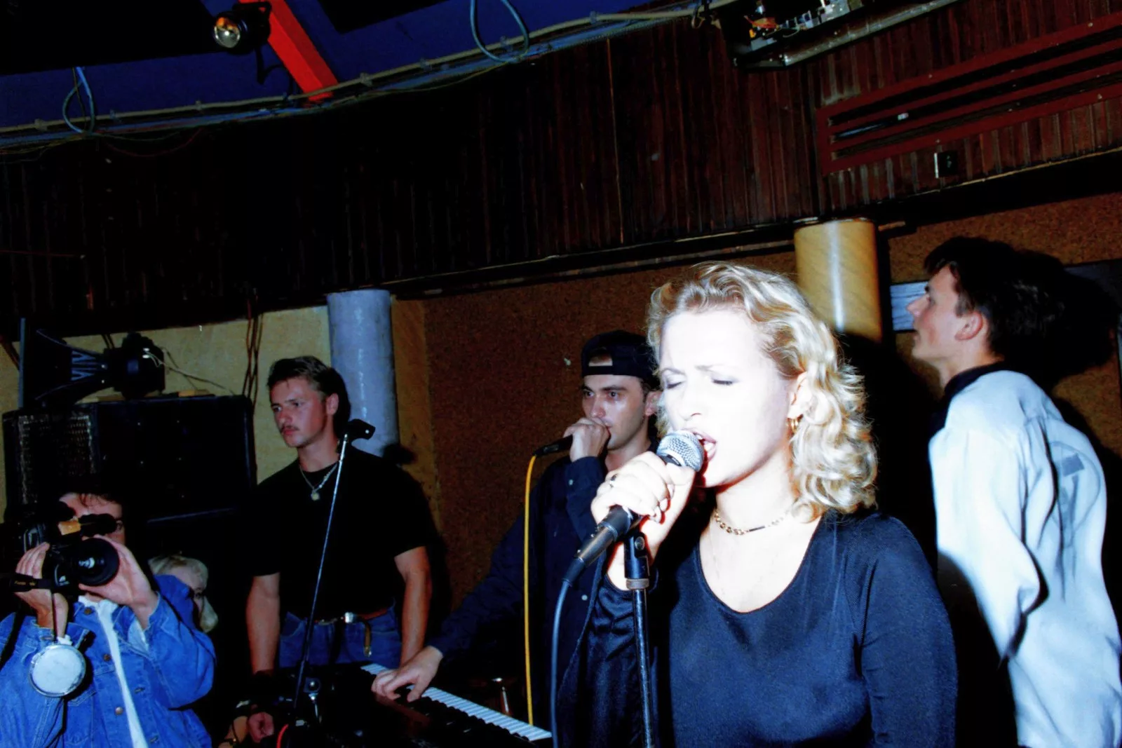 EX-Gornji-Kursanec-koncerti-1994-1995-ET-drele-missice-dino-dvornik-mnina-badric-.-82 EX-Gornji-Kursanec-koncerti-1994-1995-ET-drele-missice-dino-dvornik-mnina-badric-.-82