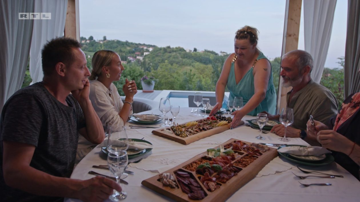 Ekipa za stolom Ekipa za stolom