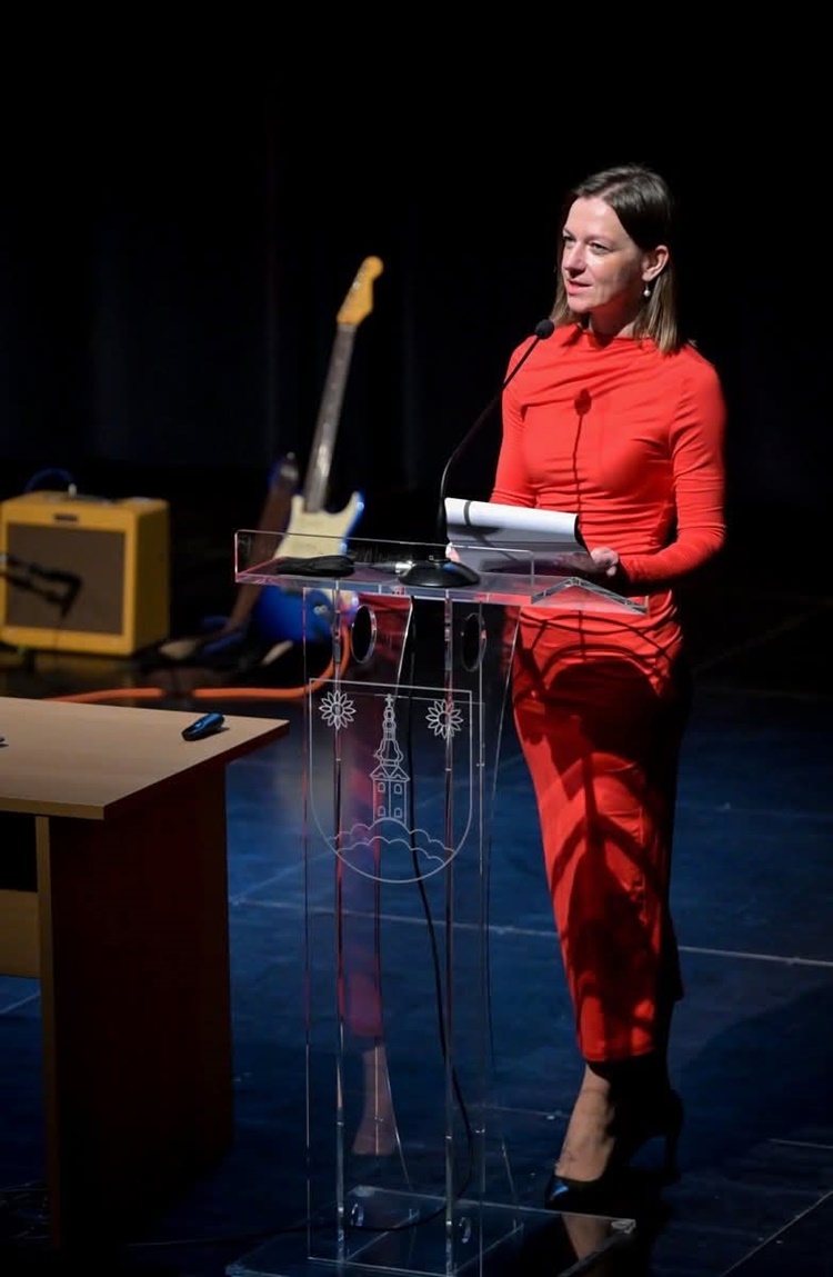 GNM Dan crvenih haljina (1)