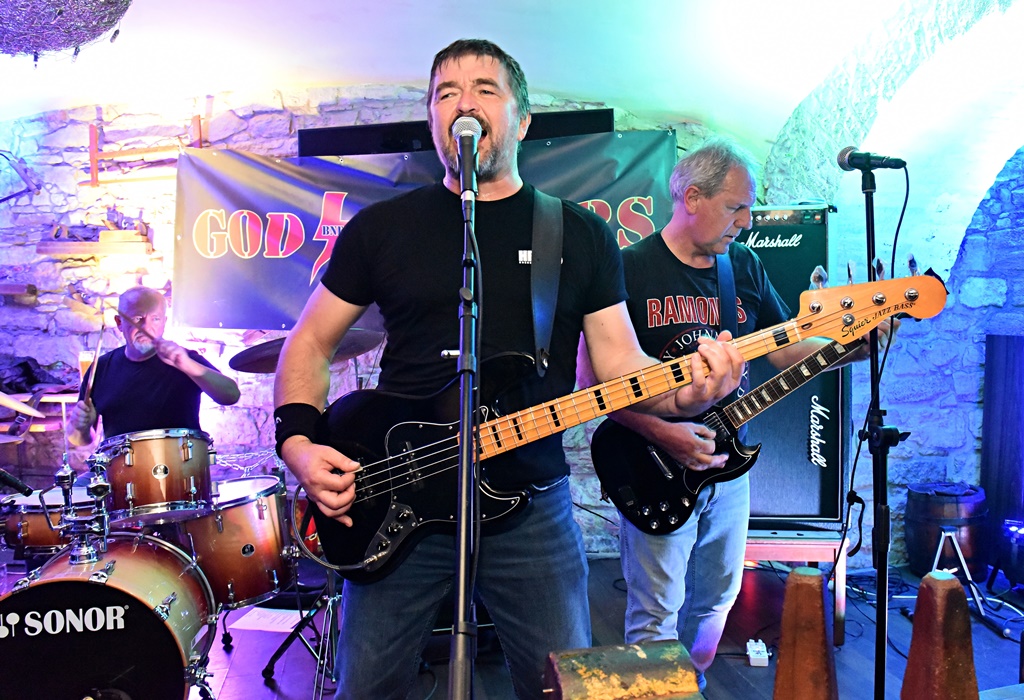 Godfathers u Medinoj skrinji varazdinski hr (2) Godfathers u Medinoj skrinji varazdinski hr (2)