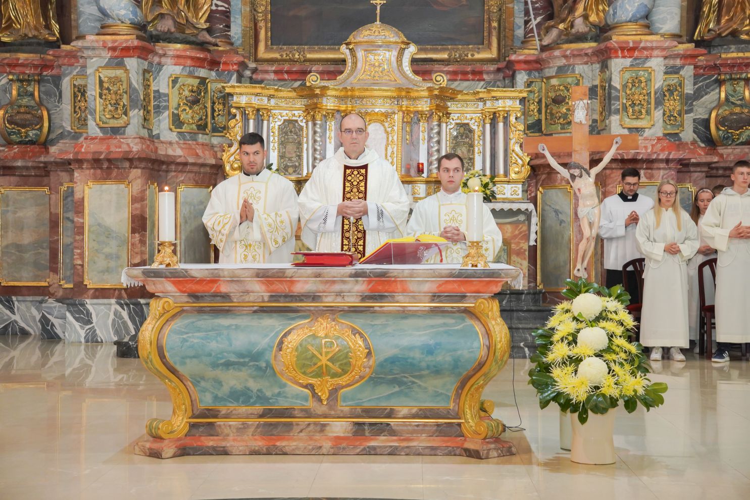 Holwyin Varaždin misa procesija svijeće molitva krunica (1) Holwyin Varaždin misa procesija svijeće molitva krunica (1)