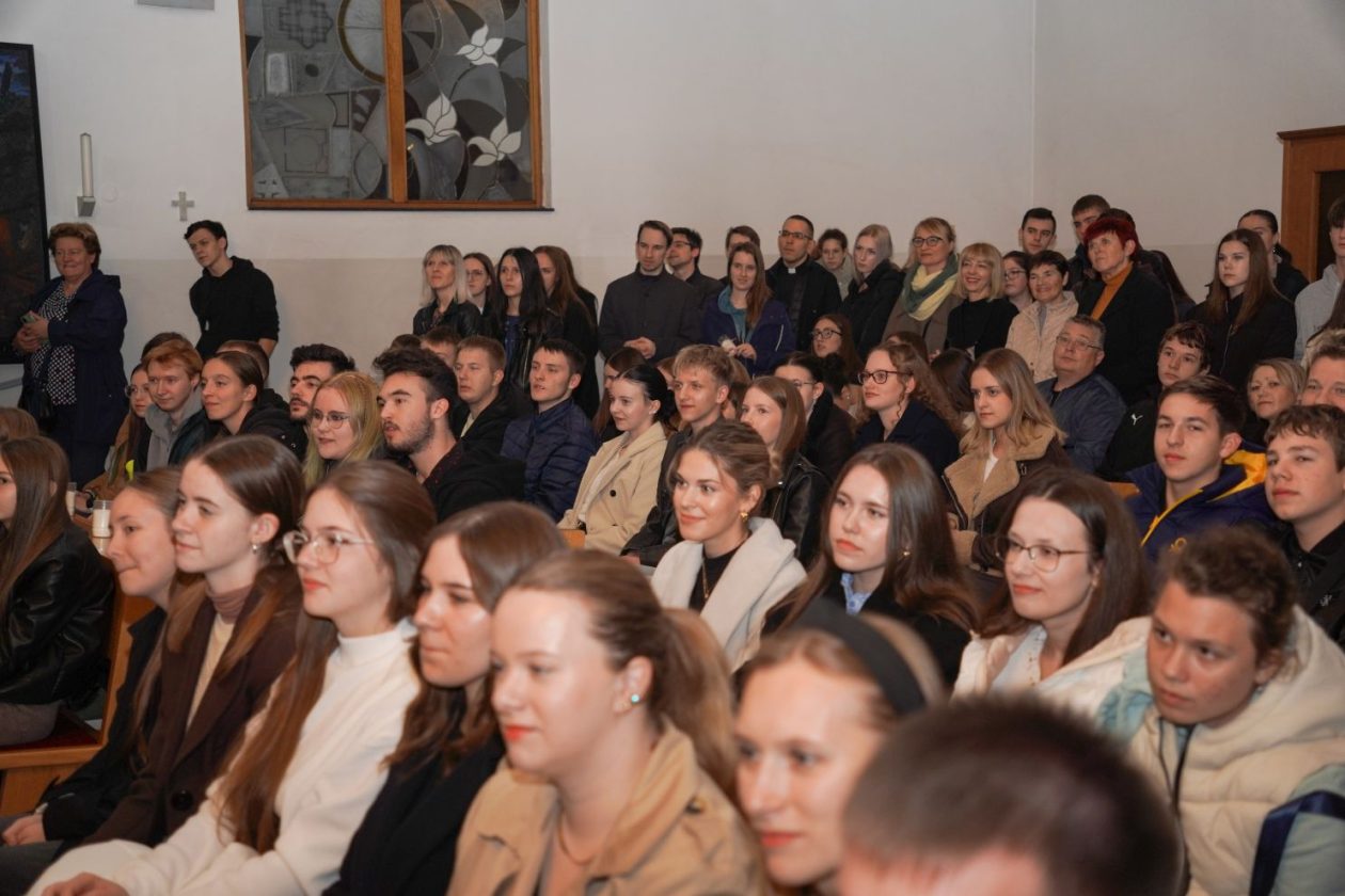 Holwyin Varaždin misa procesija svijeće molitva krunica (14)